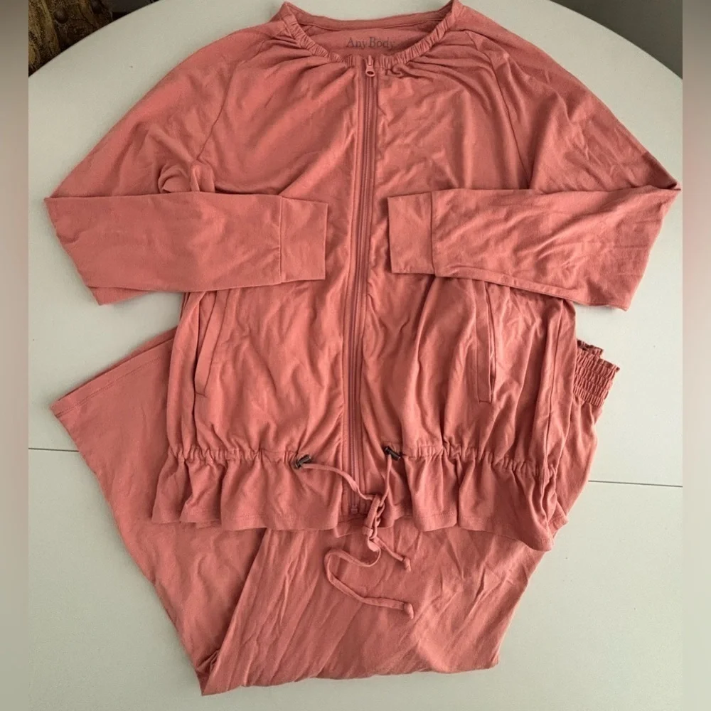 SET: Any Body | 2- pieces, cropped pants, matching top. Size: S.